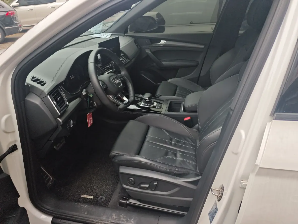 2022 Audi Q5L 2.0T 190HP L4 7DCT,autocango,china used car exporter,china ev exporter,chinese used car exporter,chinese used ev exporter