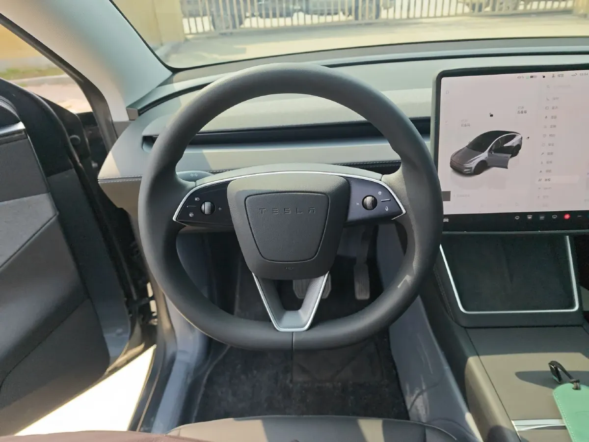 2025 Tesla Model Y BEV 62.5KWH,autocango,china used car exporter,china ev exporter,chinese used car exporter,chinese used ev exporter