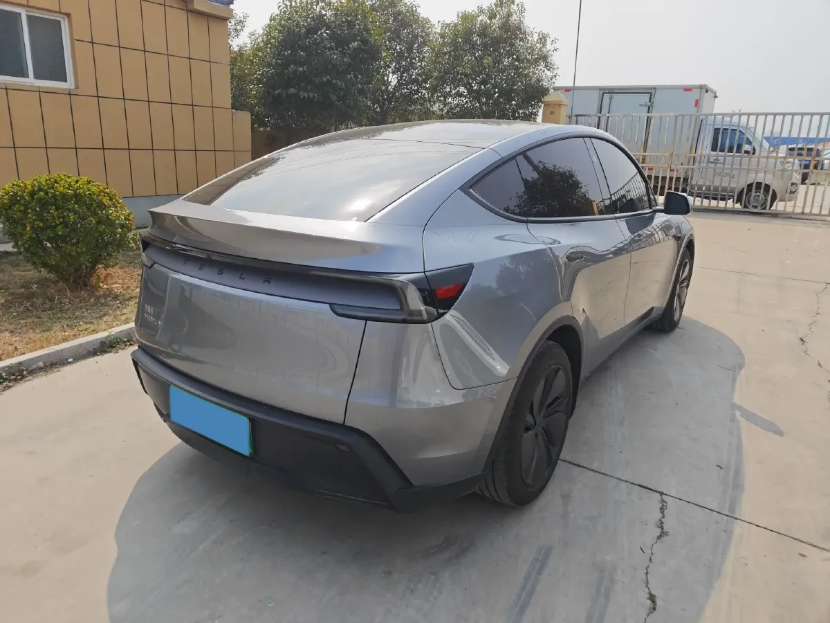 2025 Tesla Model Y BEV 62.5KWH,autocango,china used car exporter,china ev exporter,chinese used car exporter,chinese used ev exporter