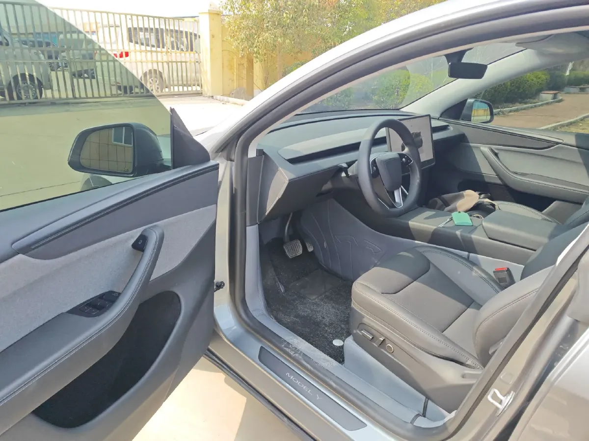 2025 Tesla Model Y BEV 62.5KWH,autocango,china used car exporter,china ev exporter,chinese used car exporter,chinese used ev exporter