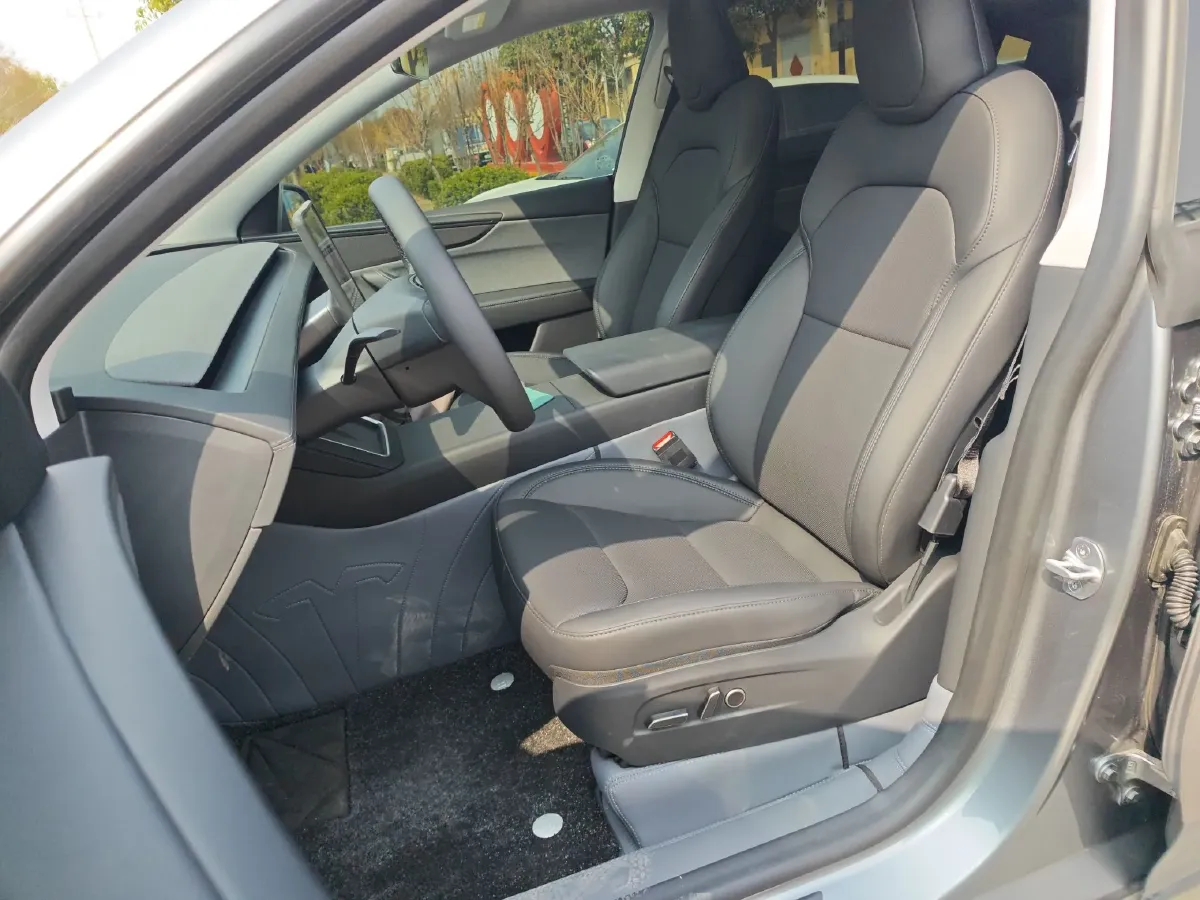 2025 Tesla Model Y BEV 62.5KWH,autocango,china used car exporter,china ev exporter,chinese used car exporter,chinese used ev exporter