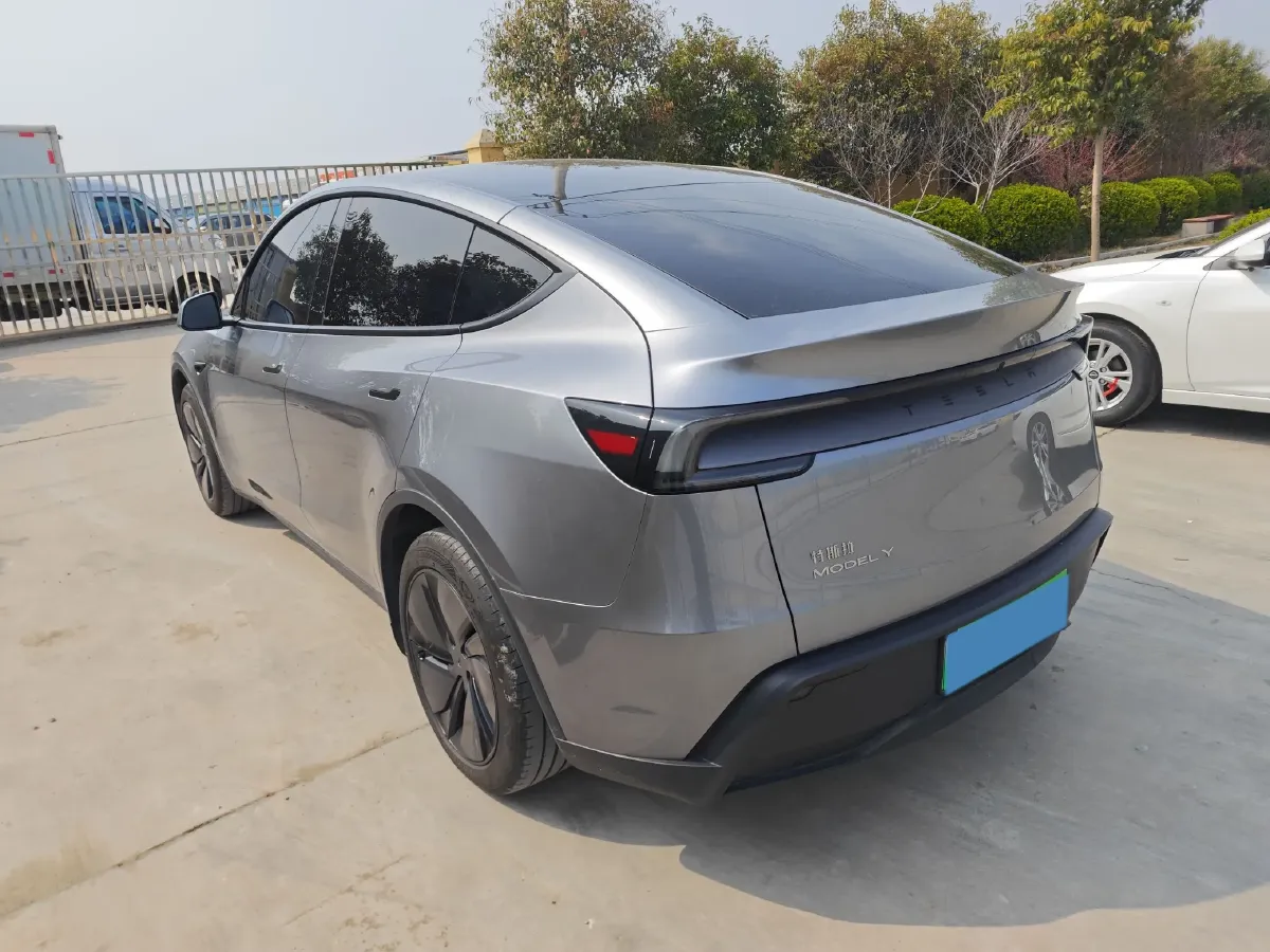 2025 Tesla Model Y BEV 62.5KWH,autocango,china used car exporter,china ev exporter,chinese used car exporter,chinese used ev exporter