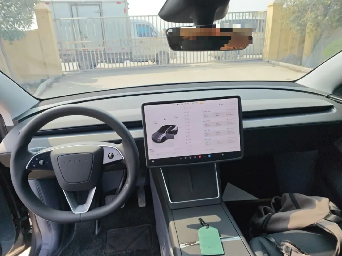 2025 Tesla Model Y BEV 62.5KWH,autocango,china used car exporter,china ev exporter,chinese used car exporter,chinese used ev exporter