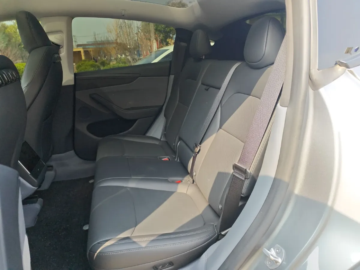 2025 Tesla Model Y BEV 62.5KWH,autocango,china used car exporter,china ev exporter,chinese used car exporter,chinese used ev exporter