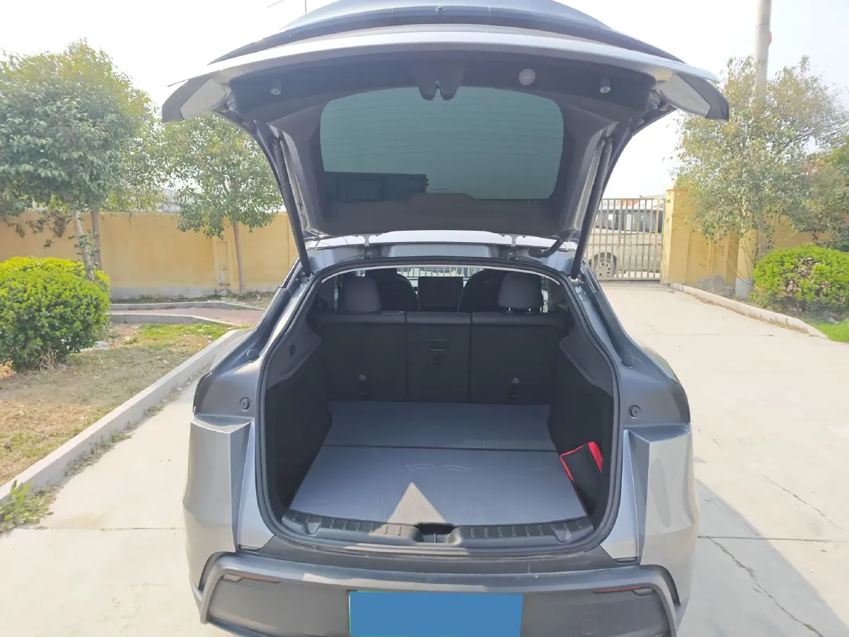 2025 Tesla Model Y BEV 62.5KWH,autocango,china used car exporter,china ev exporter,chinese used car exporter,chinese used ev exporter