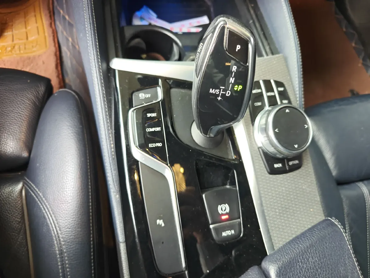 2018 BMW 5 Series 2.0T 184HP L4 8AT,autocango,china used car exporter,china ev exporter,chinese used car exporter,chinese used ev exporter