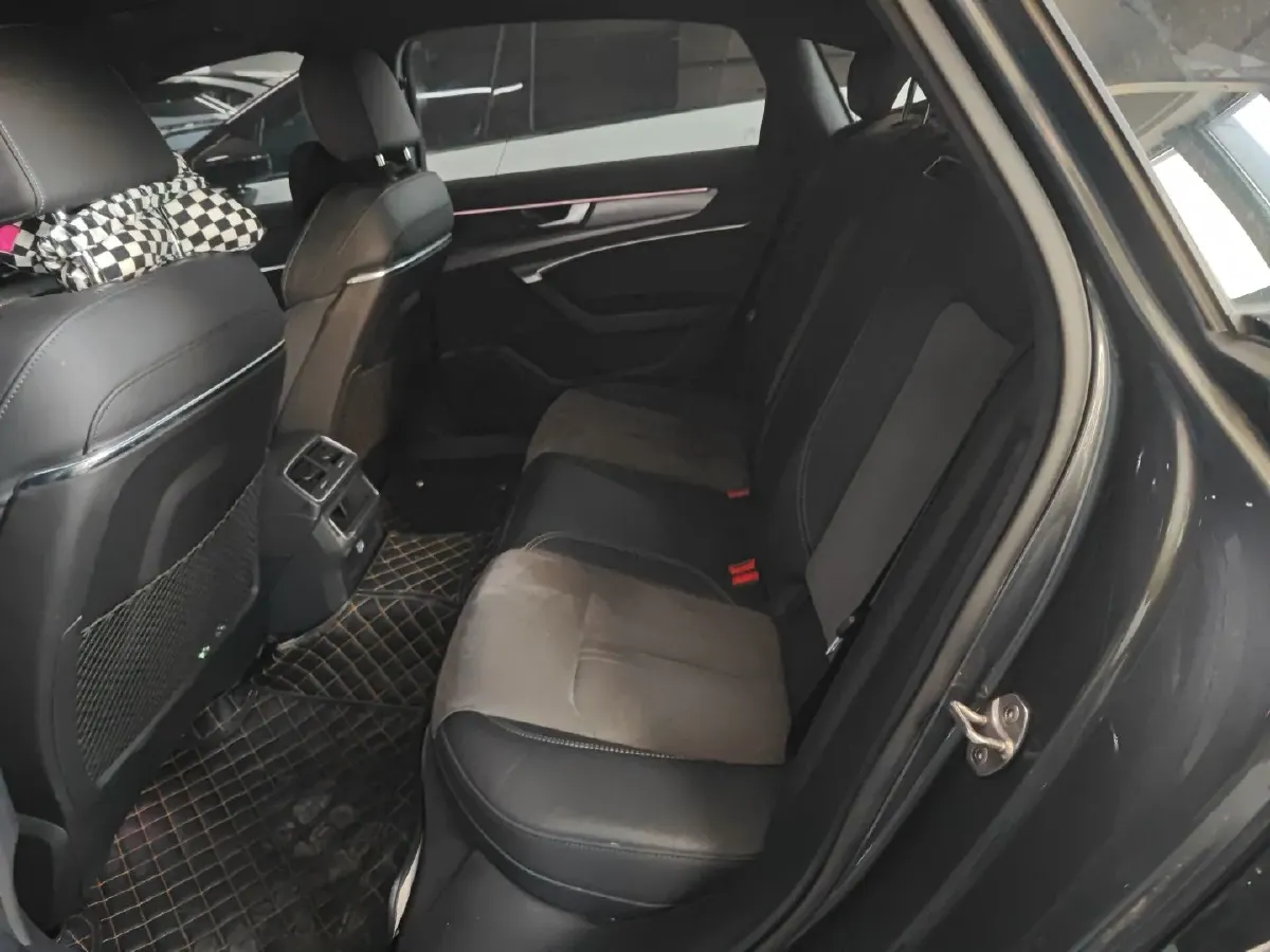 2021 Audi A6L 2.0T 190HP L4 7DCT,autocango,china used car exporter,china ev exporter,chinese used car exporter,chinese used ev exporter