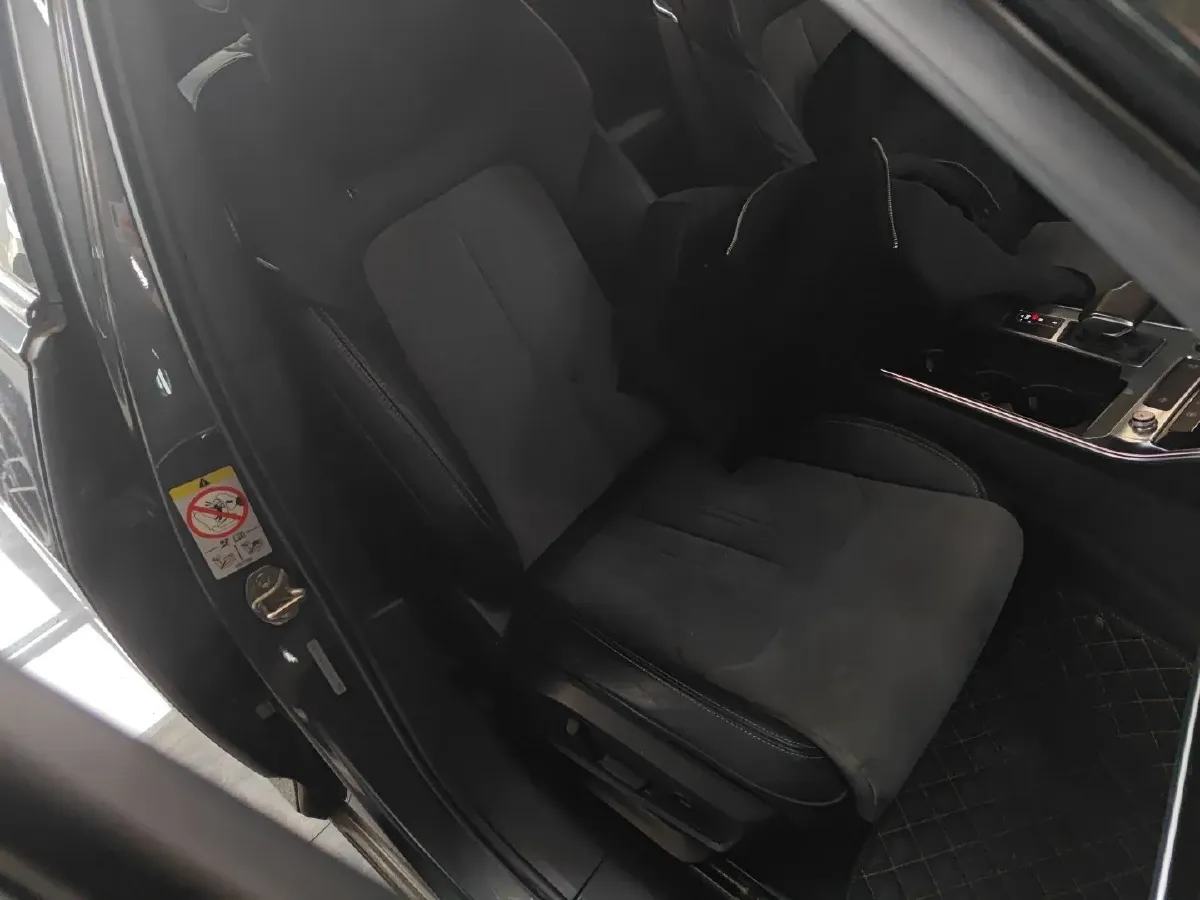 2021 Audi A6L 2.0T 190HP L4 7DCT,autocango,china used car exporter,china ev exporter,chinese used car exporter,chinese used ev exporter