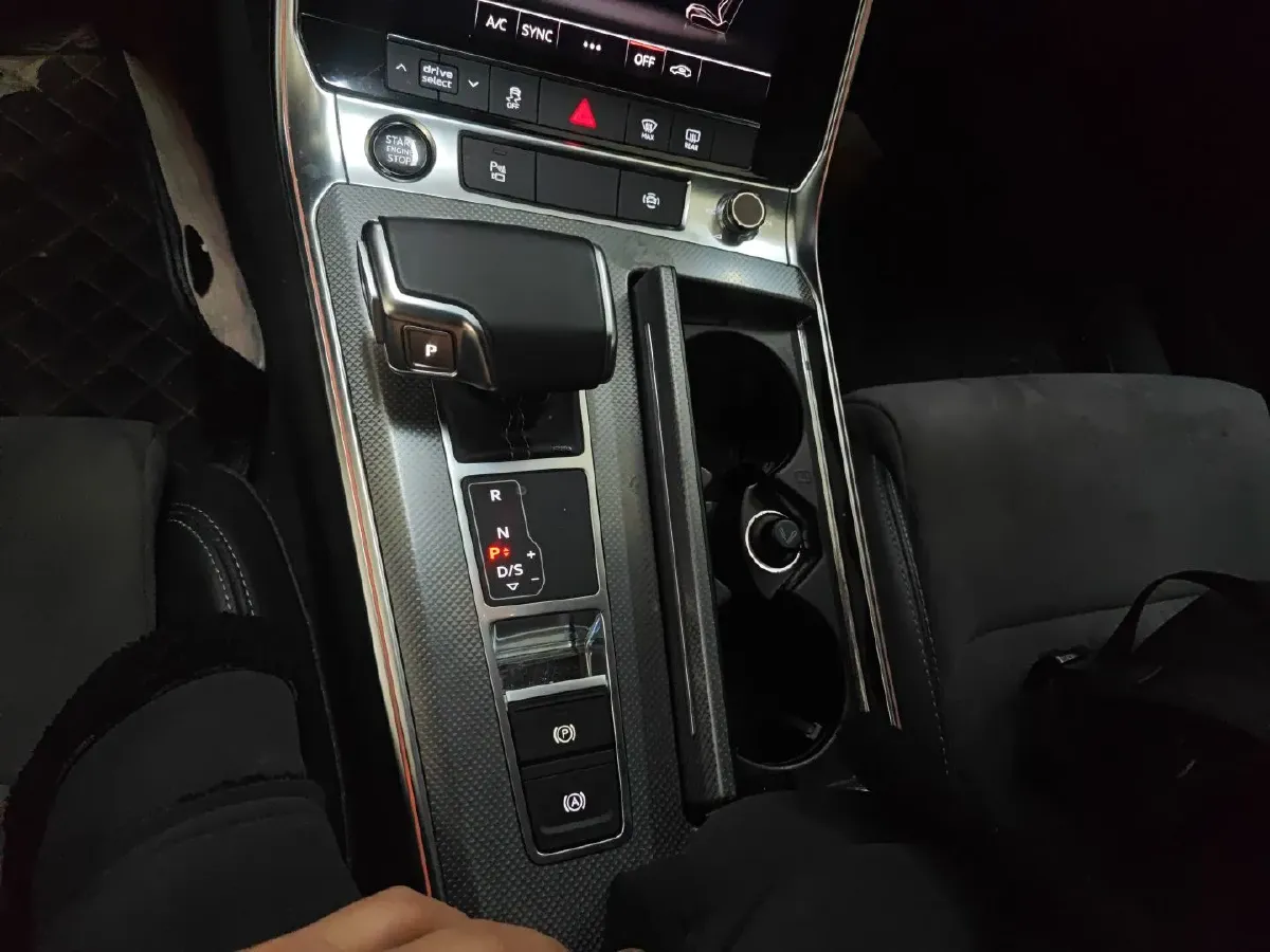 2021 Audi A6L 2.0T 190HP L4 7DCT,autocango,china used car exporter,china ev exporter,chinese used car exporter,chinese used ev exporter