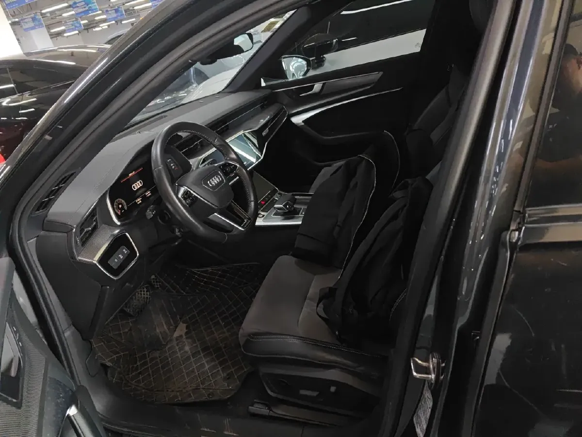 2021 Audi A6L 2.0T 190HP L4 7DCT,autocango,china used car exporter,china ev exporter,chinese used car exporter,chinese used ev exporter