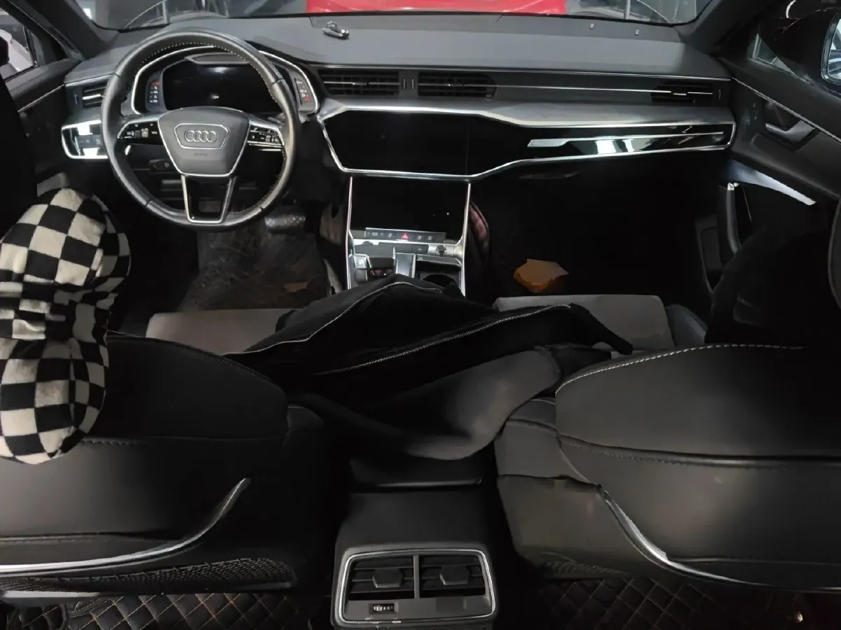 2021 Audi A6L 2.0T 190HP L4 7DCT,autocango,china used car exporter,china ev exporter,chinese used car exporter,chinese used ev exporter