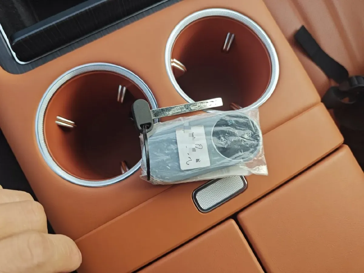 2025 AITO AITO M8 REEV 160HP REEV 53.4KWH,autocango,china used car exporter,china ev exporter,chinese used car exporter,chinese used ev exporter