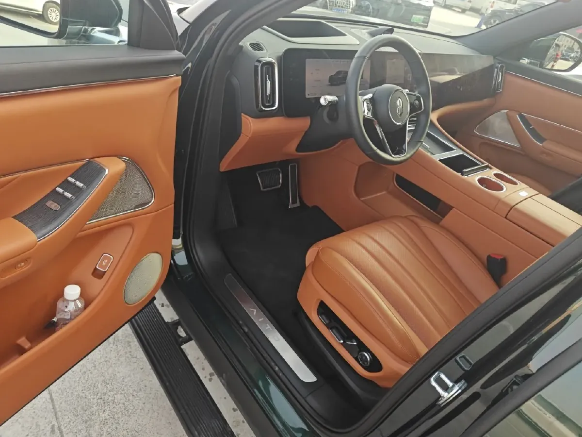 2025 AITO AITO M8 REEV 160HP REEV 53.4KWH,autocango,china used car exporter,china ev exporter,chinese used car exporter,chinese used ev exporter