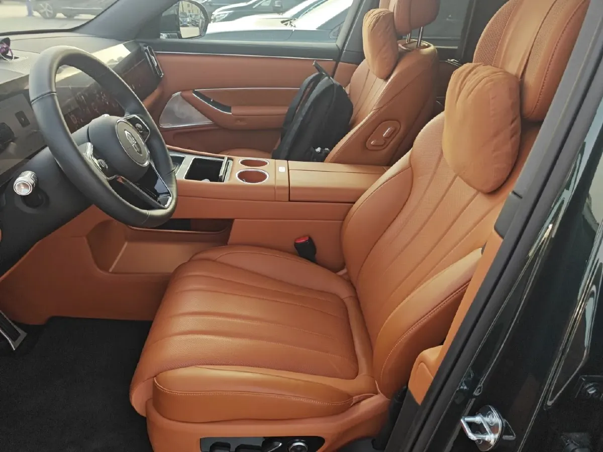 2025 AITO AITO M8 REEV 160HP REEV 53.4KWH,autocango,china used car exporter,china ev exporter,chinese used car exporter,chinese used ev exporter