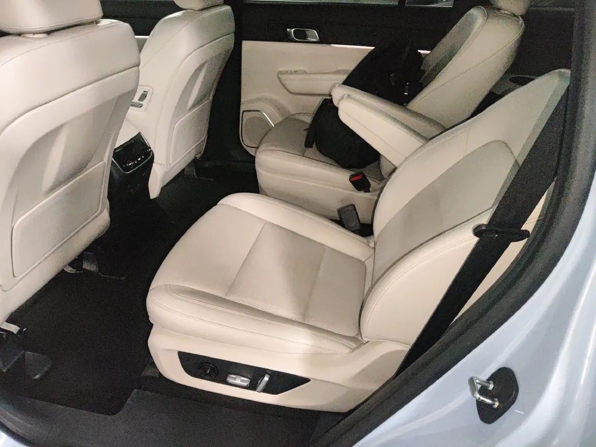 2021 Li ONE Range Extended 131HP REEV 40.5KWH,autocango,china used car exporter,china ev exporter,chinese used car exporter,chinese used ev exporter