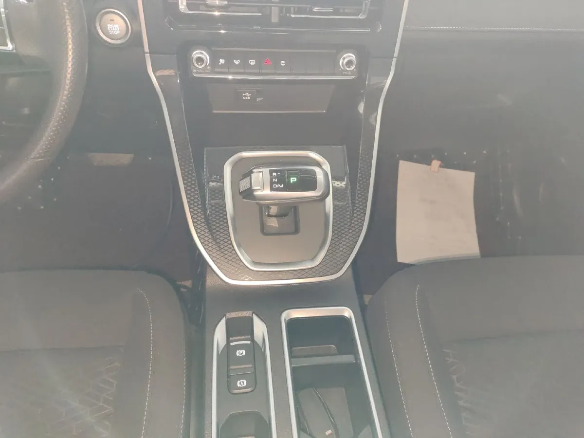 2023 Haval M6 1.5T 150HP L4 7DCT,autocango,china used car exporter,china ev exporter,chinese used car exporter,chinese used ev exporter