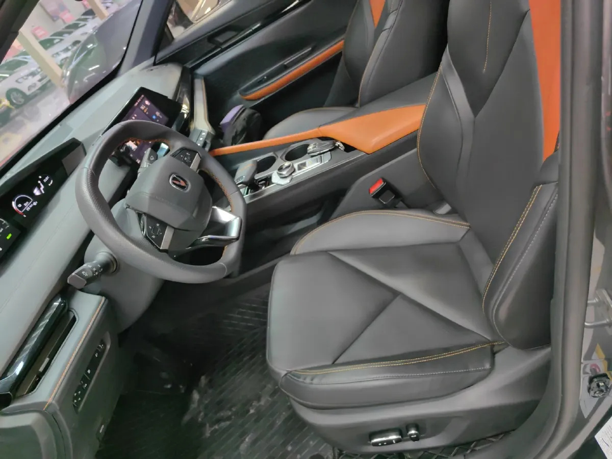 2023 ChangAn UNI-V iDD 1.5T 170HP L4 6TCT PHEV 18.4KWH,autocango,china used car exporter,china ev exporter,chinese used car exporter,chinese used ev exporter