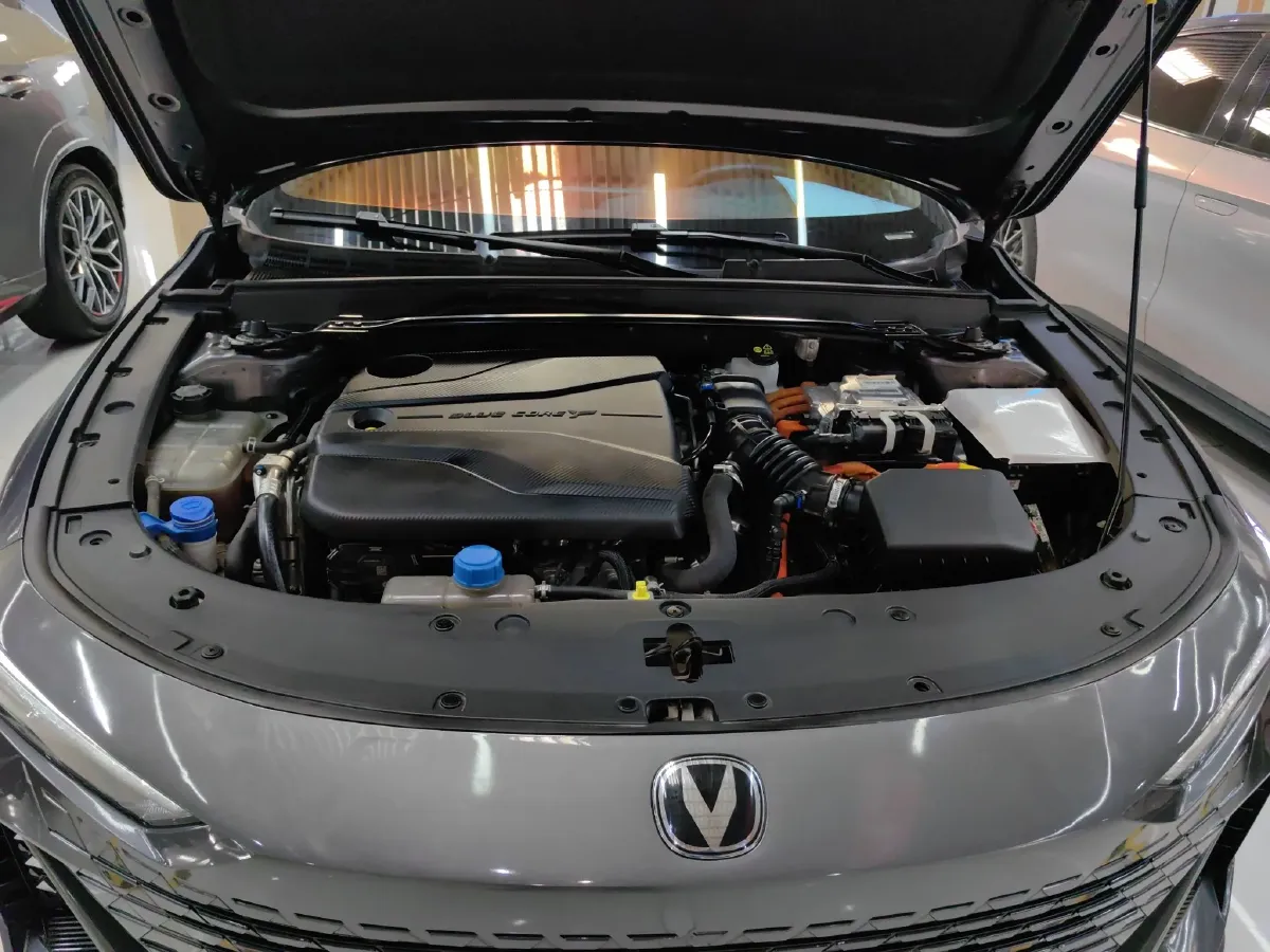 2023 ChangAn UNI-V iDD 1.5T 170HP L4 6TCT PHEV 18.4KWH,autocango,china used car exporter,china ev exporter,chinese used car exporter,chinese used ev exporter