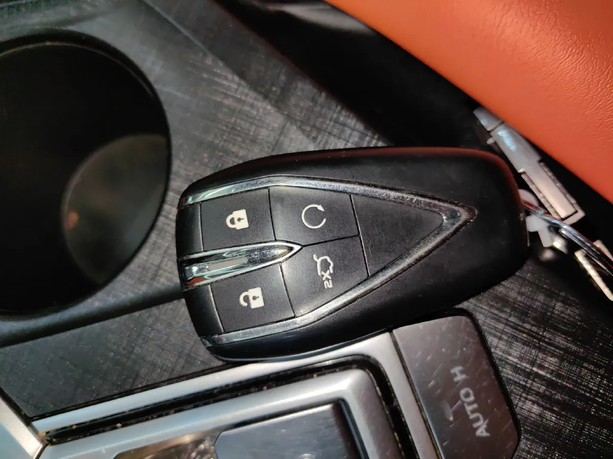 2023 ChangAn UNI-V iDD 1.5T 170HP L4 6TCT PHEV 18.4KWH,autocango,china used car exporter,china ev exporter,chinese used car exporter,chinese used ev exporter