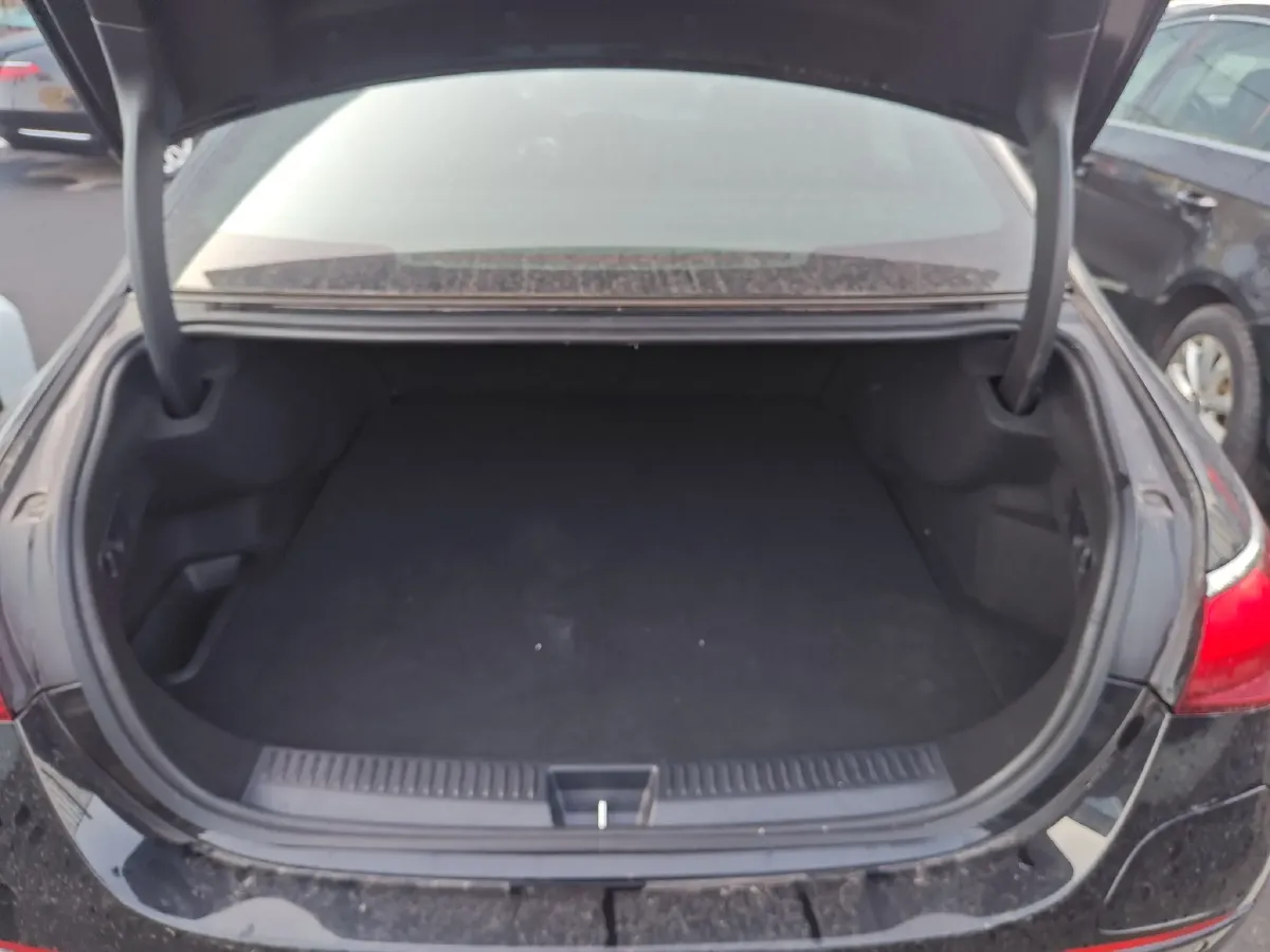 2024 Mercedes-Benz E Class 2.0T 204HP L4 9AT PHEV 25.4KWH,autocango,china used car exporter,china ev exporter,chinese used car exporter,chinese used ev exporter