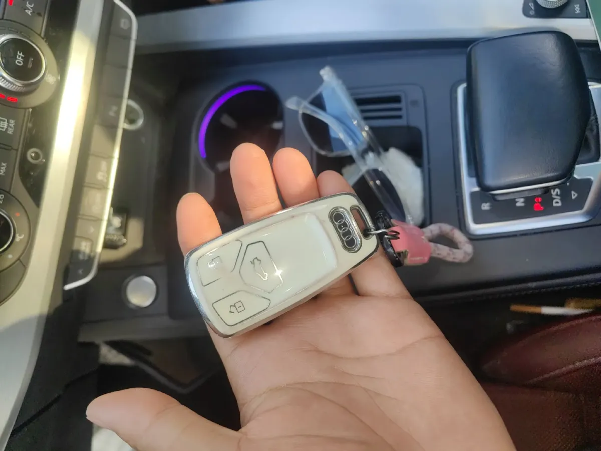 2020 Audi A4L 2.0T 190HP L4 7DCT,autocango,china used car exporter,china ev exporter,chinese used car exporter,chinese used ev exporter