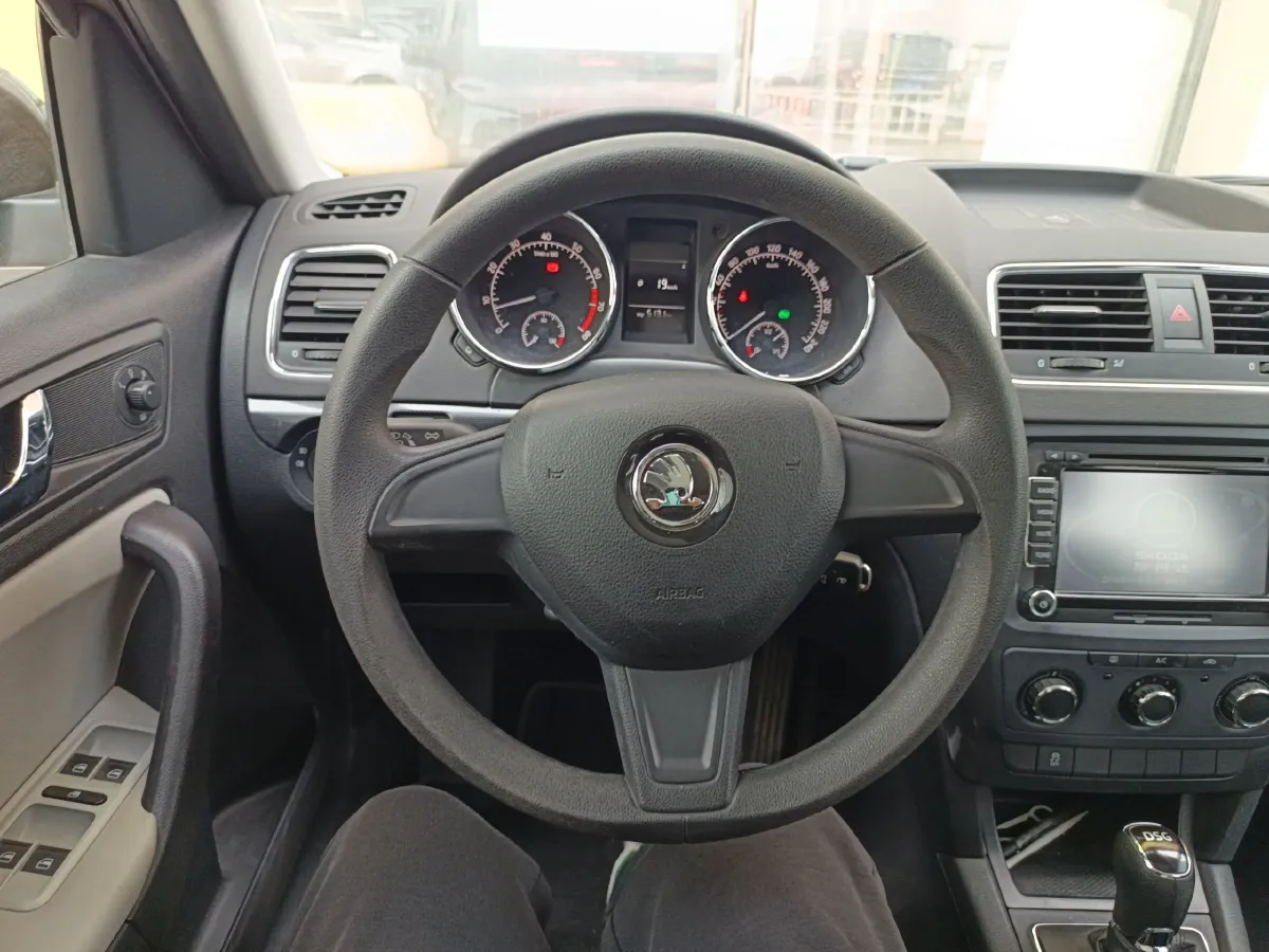 2016 Skoda Yeti 1.4T 150HP L4 7DCT,autocango,china used car exporter,china ev exporter,chinese used car exporter,chinese used ev exporter