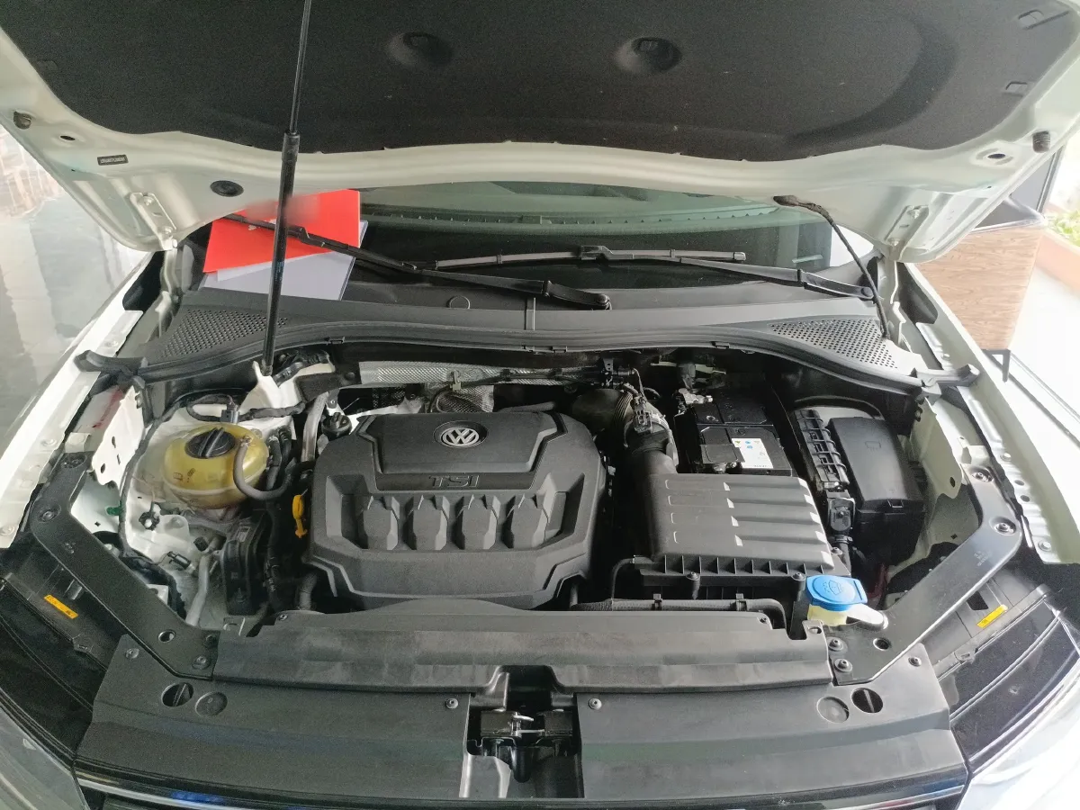 2020 Volkswagen Tiguan L 2.0T 186HP L4 7DCT,autocango,china used car exporter,china ev exporter,chinese used car exporter,chinese used ev exporter