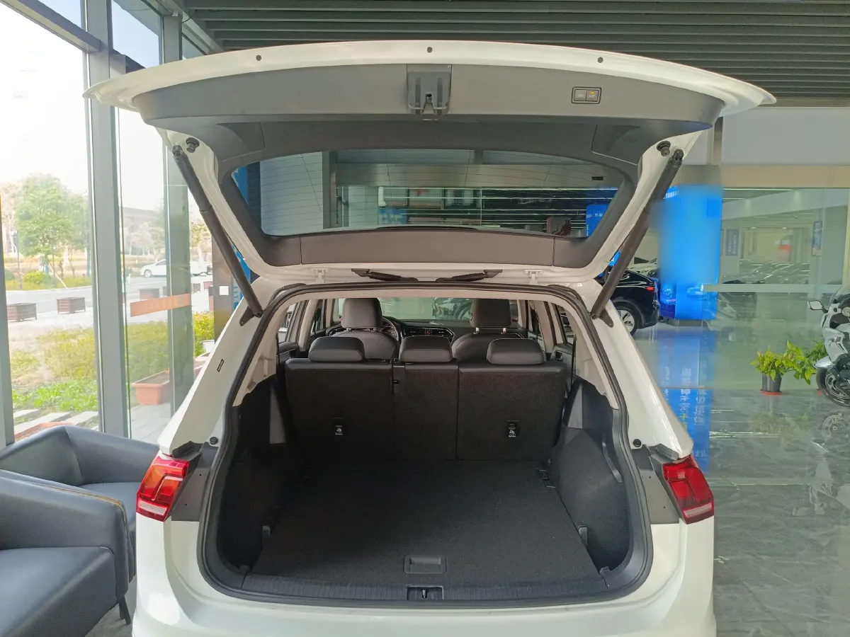 2020 Volkswagen Tiguan L 2.0T 186HP L4 7DCT,autocango,china used car exporter,china ev exporter,chinese used car exporter,chinese used ev exporter