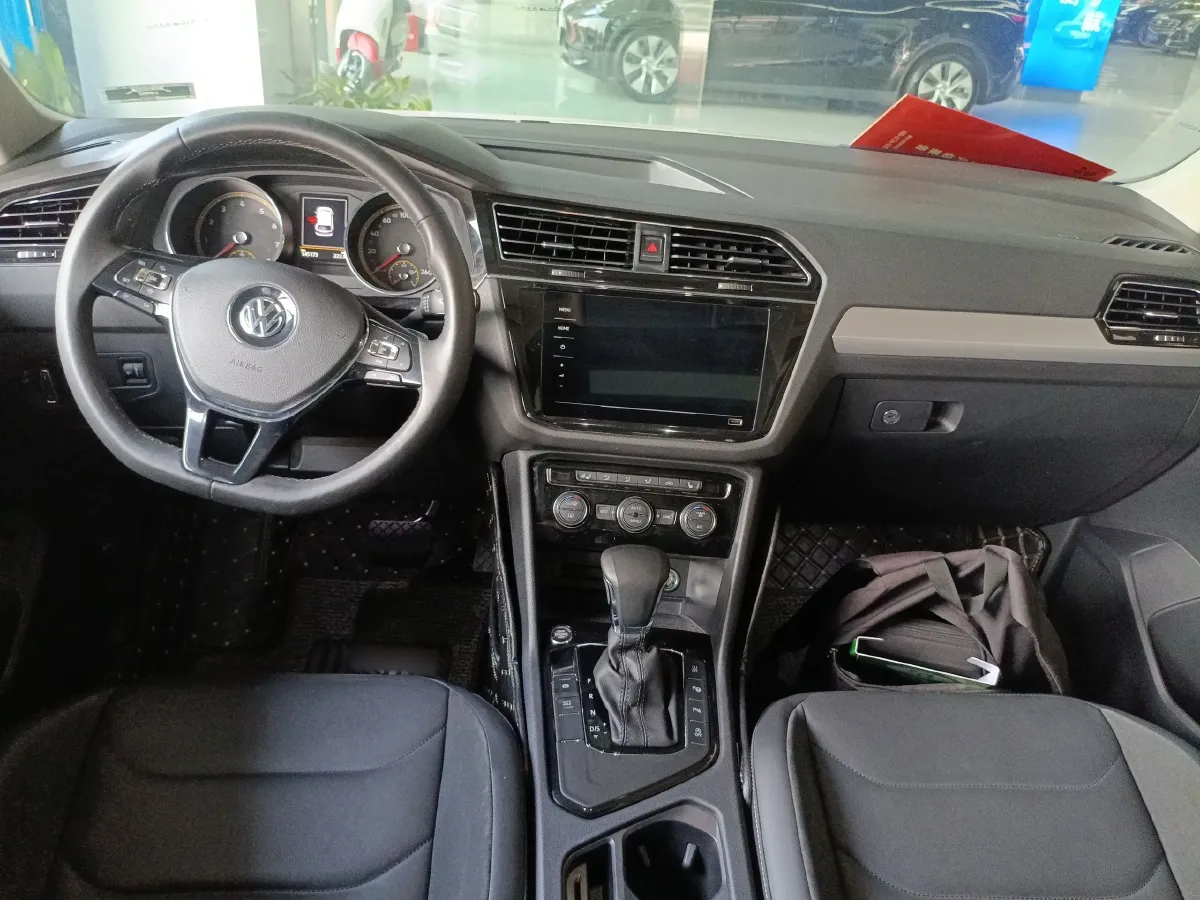 2020 Volkswagen Tiguan L 2.0T 186HP L4 7DCT,autocango,china used car exporter,china ev exporter,chinese used car exporter,chinese used ev exporter