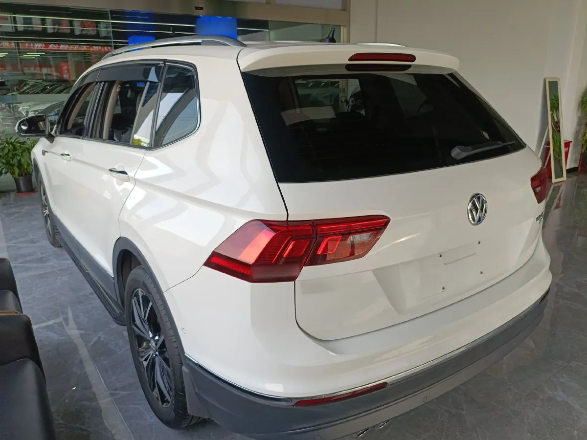 2020 Volkswagen Tiguan L 2.0T 186HP L4 7DCT,autocango,china used car exporter,china ev exporter,chinese used car exporter,chinese used ev exporter