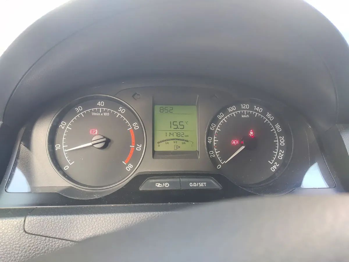 2016 Skoda Rapid 1.6L 110HP L4 5MT,autocango,china used car exporter,china ev exporter,chinese used car exporter,chinese used ev exporter