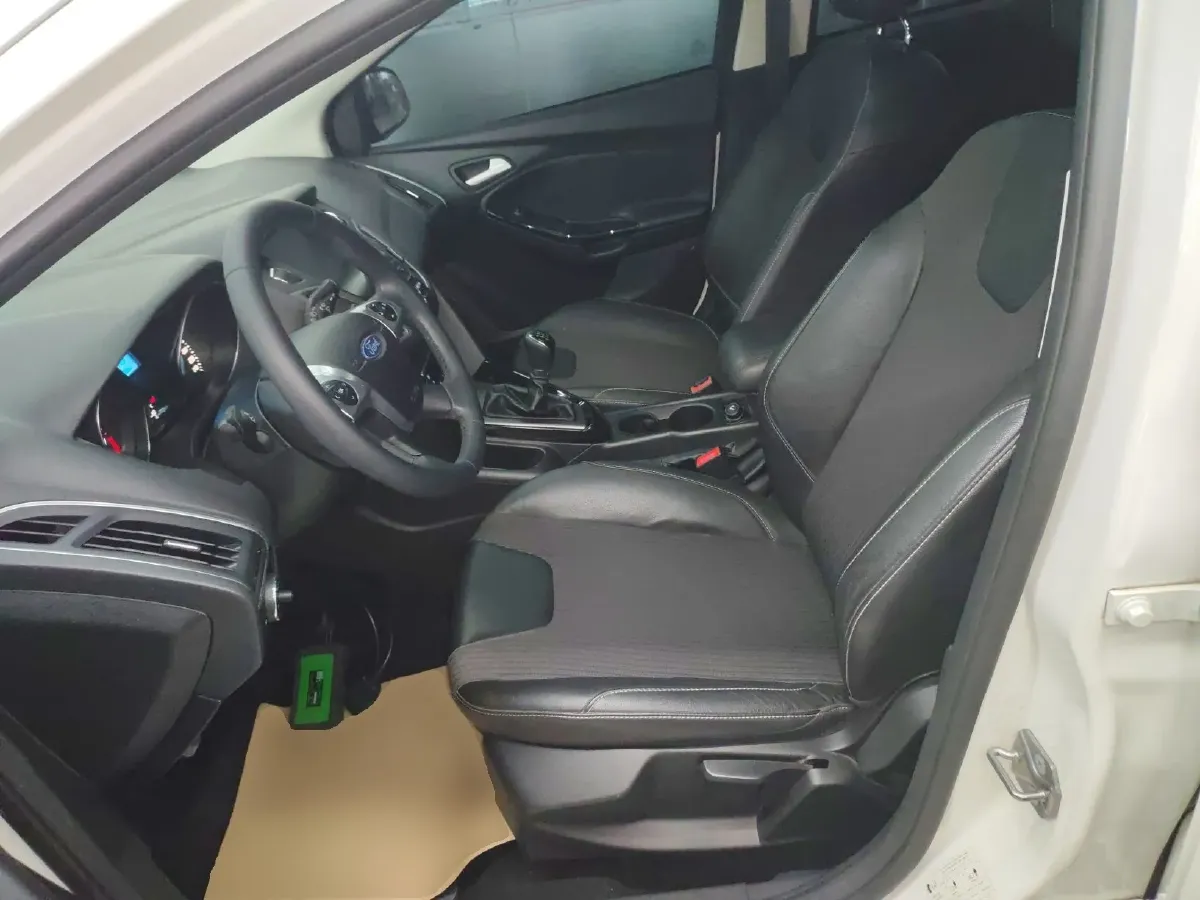 2012 Ford Focus 1.6L 125HP L4 5MT,autocango,china used car exporter,china ev exporter,chinese used car exporter,chinese used ev exporter