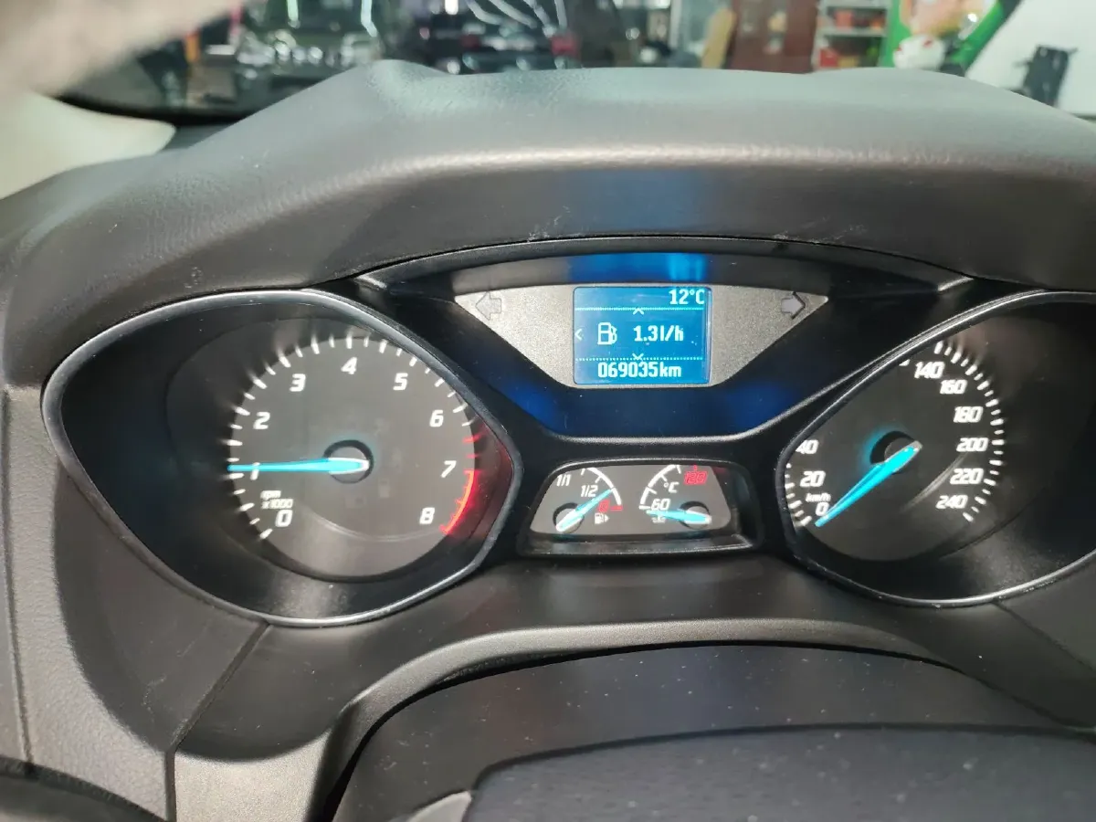 2012 Ford Focus 1.6L 125HP L4 5MT,autocango,china used car exporter,china ev exporter,chinese used car exporter,chinese used ev exporter