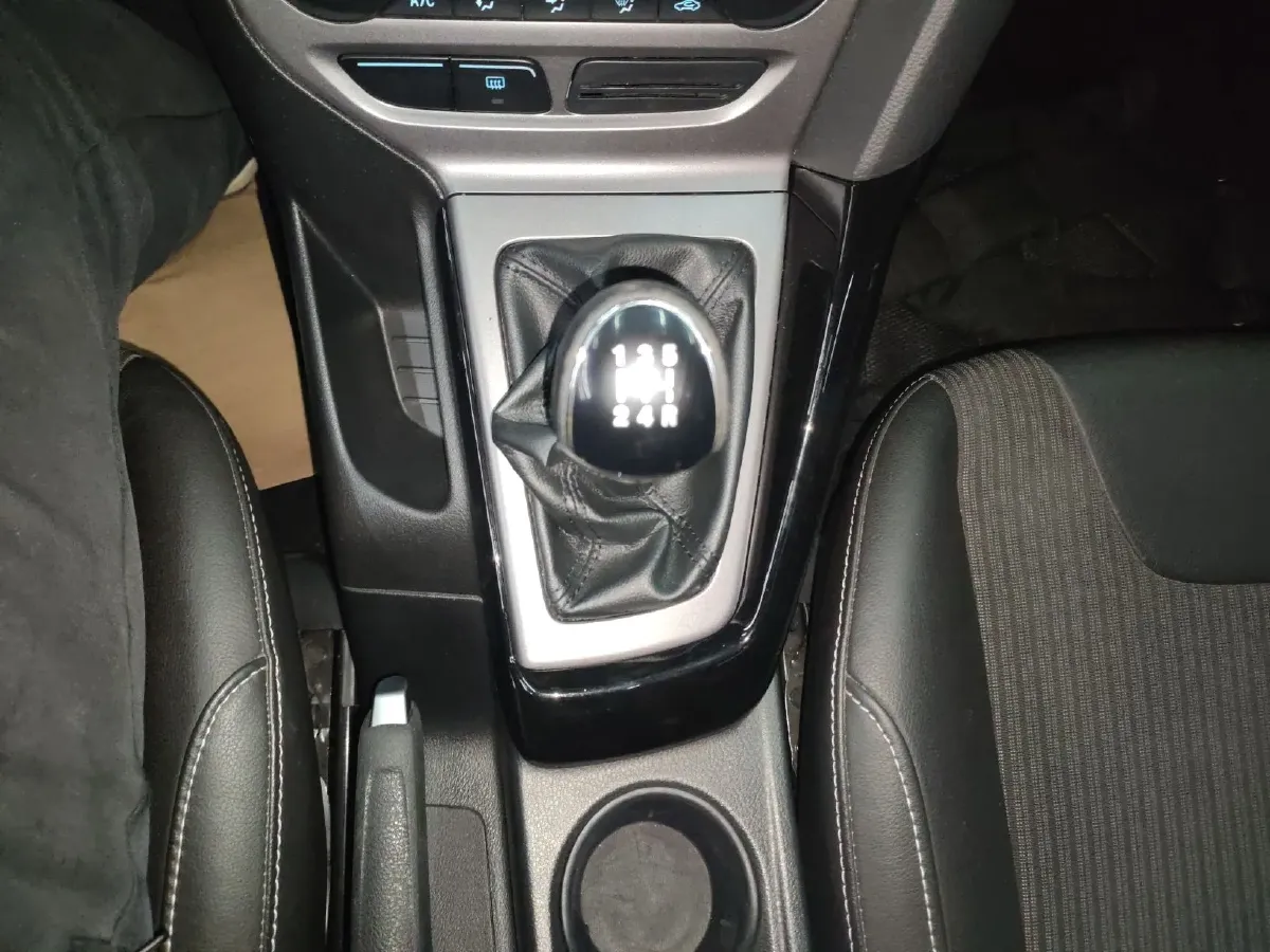 2012 Ford Focus 1.6L 125HP L4 5MT,autocango,china used car exporter,china ev exporter,chinese used car exporter,chinese used ev exporter