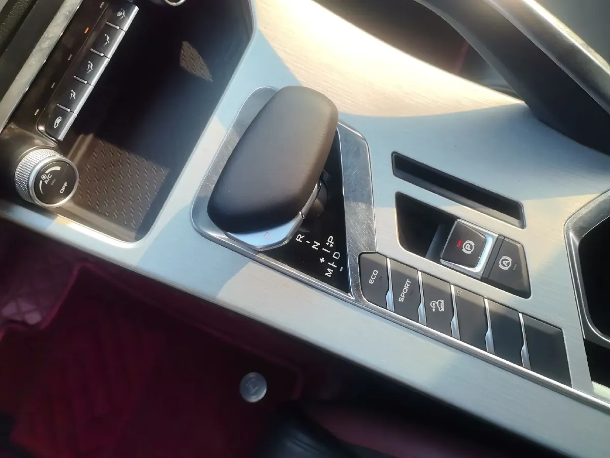 2021 Geely Coolray 1.4T 141HP L4 6DCT,autocango,china used car exporter,china ev exporter,chinese used car exporter,chinese used ev exporter