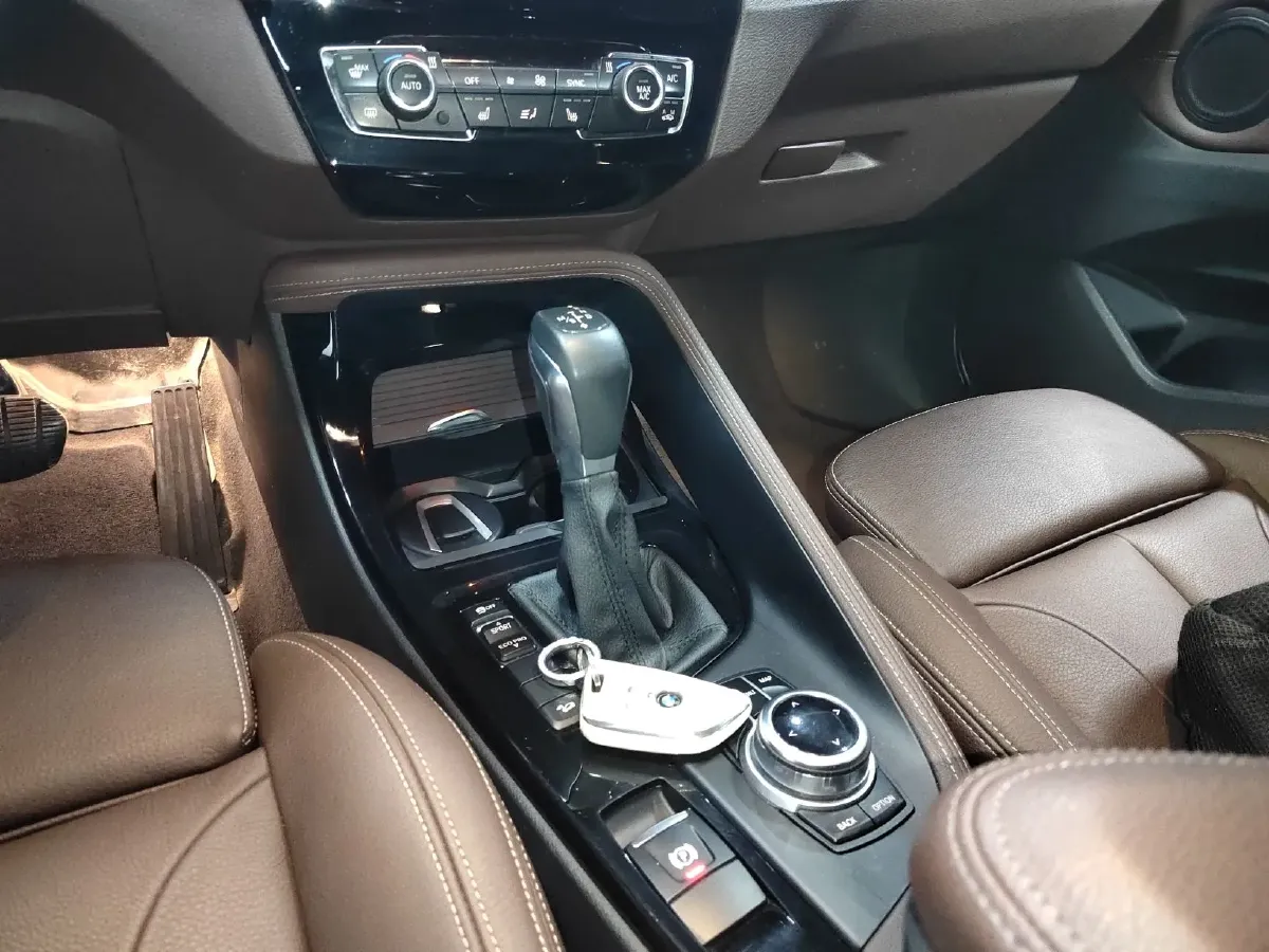 2018 BMW X1 2.0T 192HP L4 8AT,autocango,china used car exporter,china ev exporter,chinese used car exporter,chinese used ev exporter