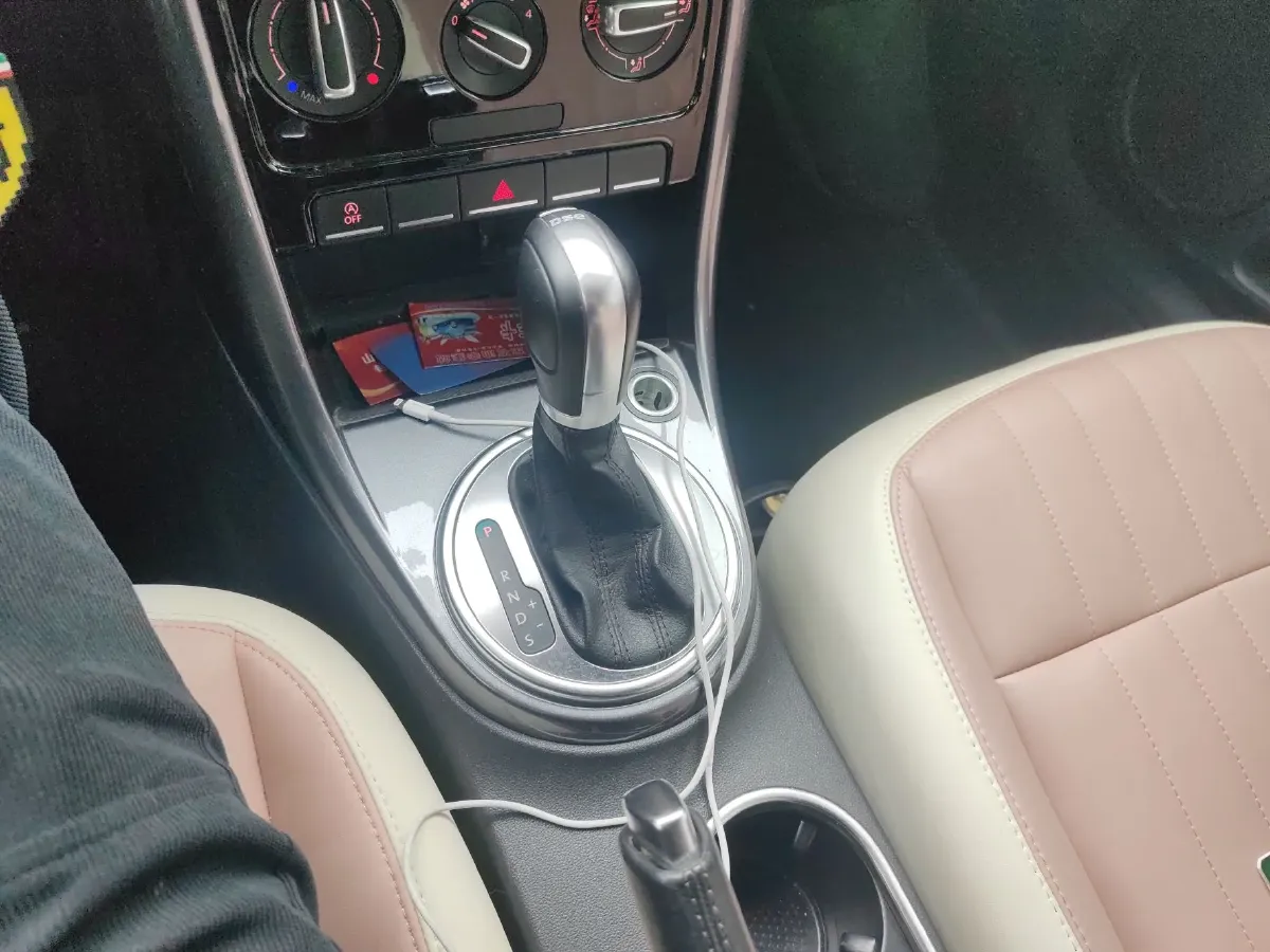 2018 Volkswagen Beetle 1.2T 105HP L4 7DCT,autocango,china used car exporter,china ev exporter,chinese used car exporter,chinese used ev exporter