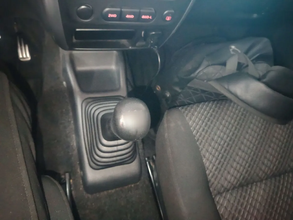 2015 Suzuki Jimny 1.3L 85HP L4 5MT,autocango,china used car exporter,china ev exporter,chinese used car exporter,chinese used ev exporter