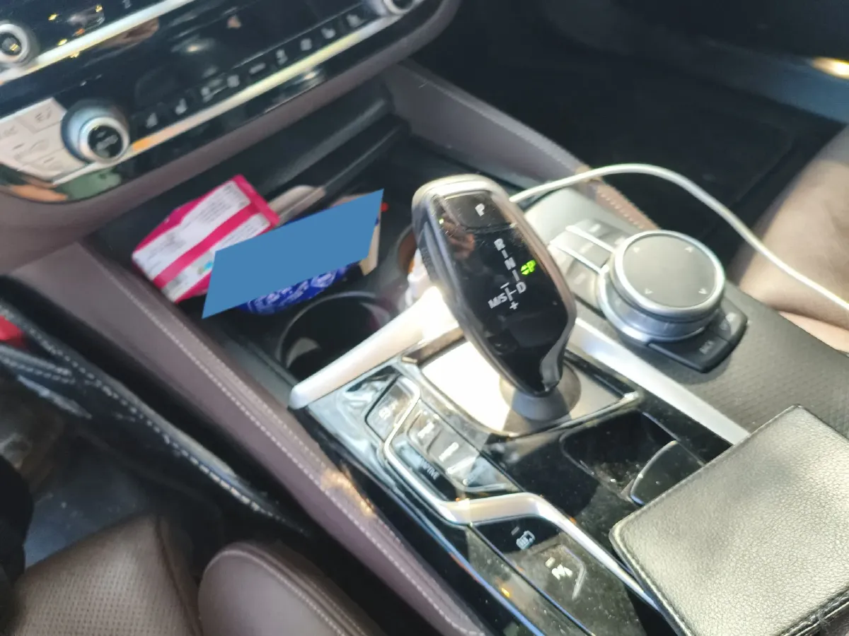 2022 BMW 5 Series 2.0T 184HP L4 8AT PHEV 17.7KWH,autocango,china used car exporter,china ev exporter,chinese used car exporter,chinese used ev exporter