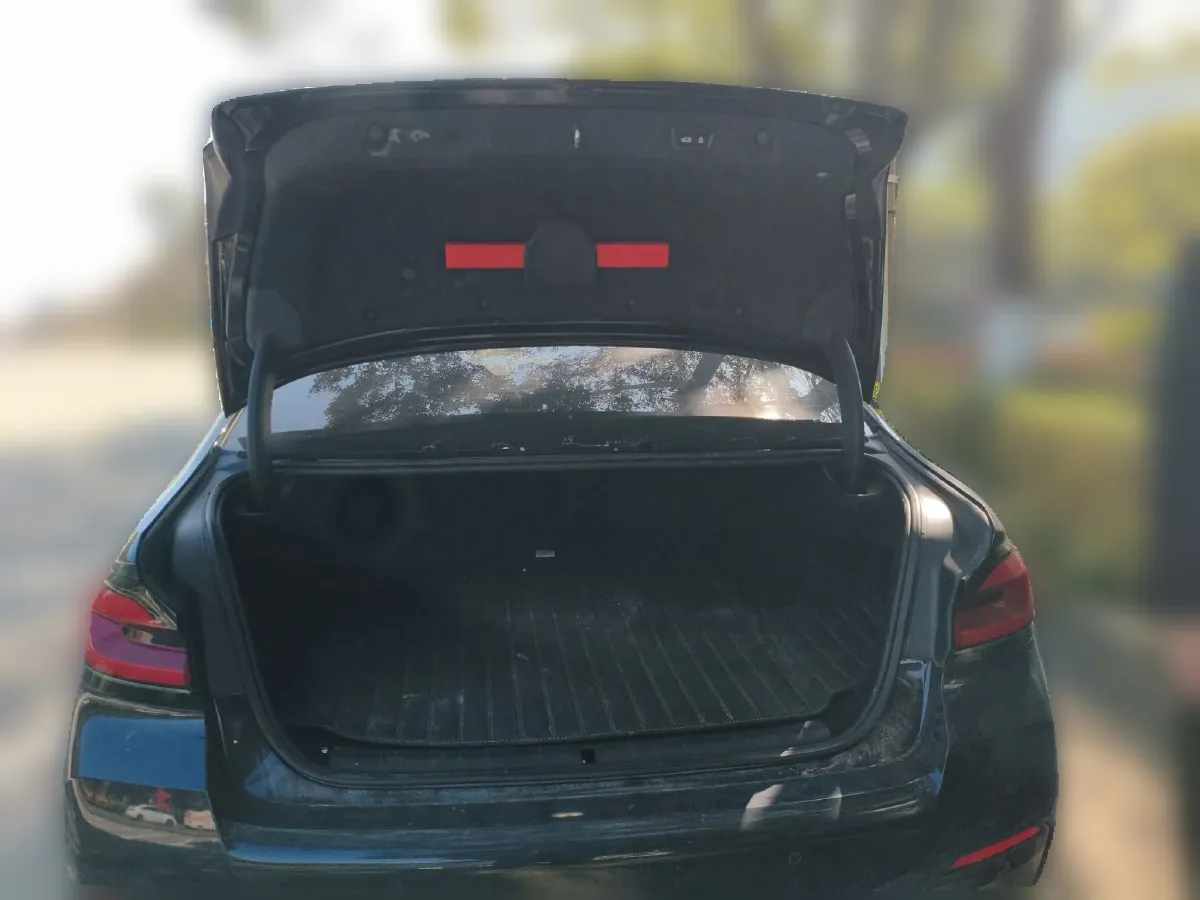 2022 BMW 5 Series 2.0T 184HP L4 8AT PHEV 17.7KWH,autocango,china used car exporter,china ev exporter,chinese used car exporter,chinese used ev exporter