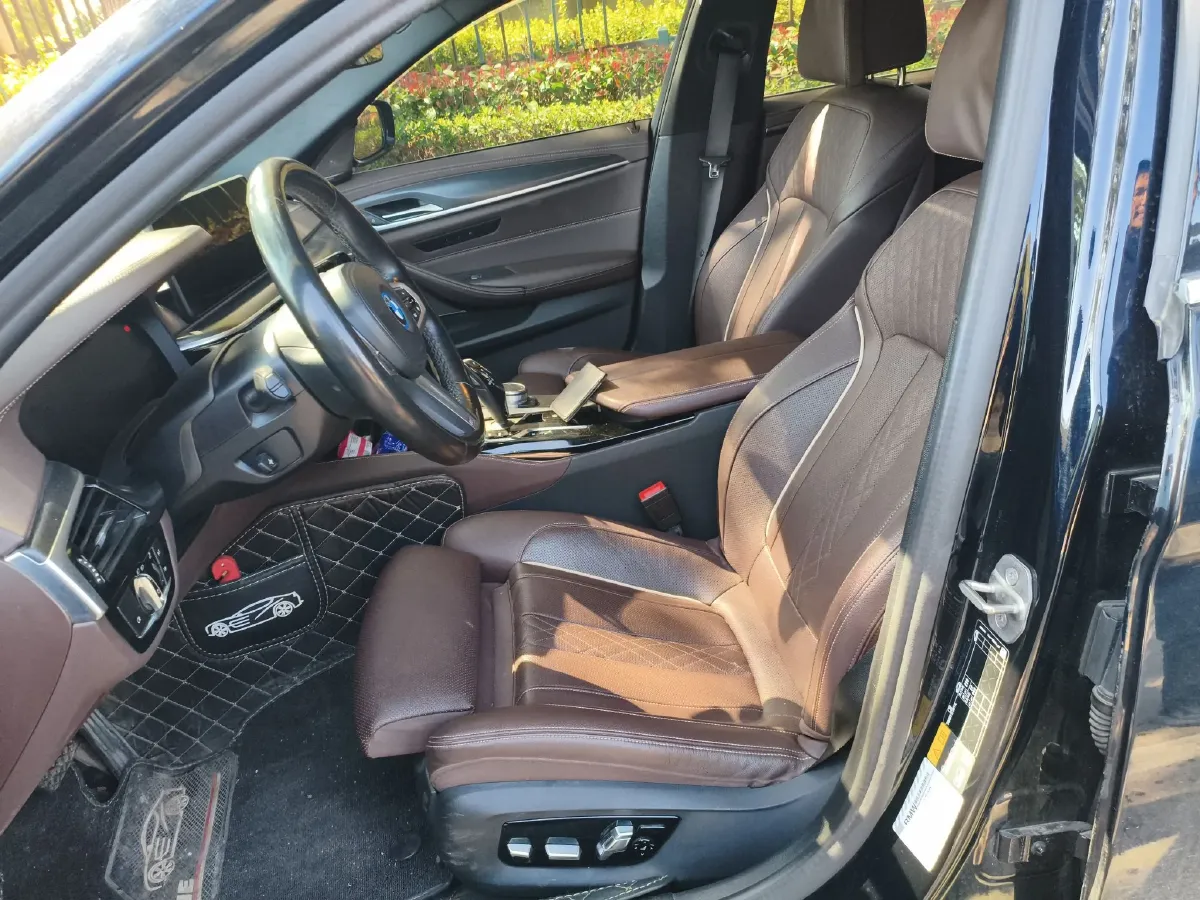 2022 BMW 5 Series 2.0T 184HP L4 8AT PHEV 17.7KWH,autocango,china used car exporter,china ev exporter,chinese used car exporter,chinese used ev exporter