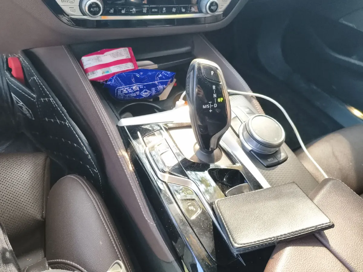 2022 BMW 5 Series 2.0T 184HP L4 8AT PHEV 17.7KWH,autocango,china used car exporter,china ev exporter,chinese used car exporter,chinese used ev exporter