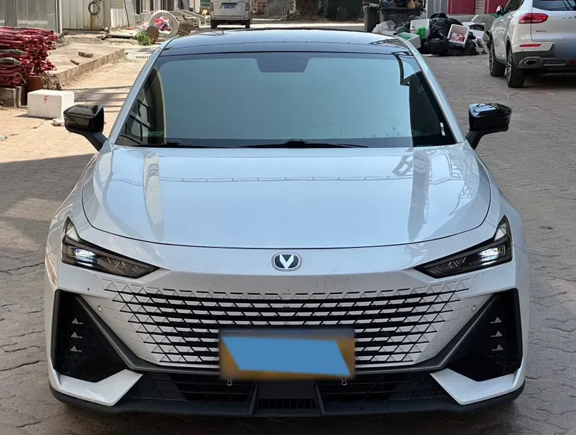 2022 ChangAn UNI-V 1.5T 188HP L4 7DCT,autocango,china used car exporter,china ev exporter,chinese used car exporter,chinese used ev exporter