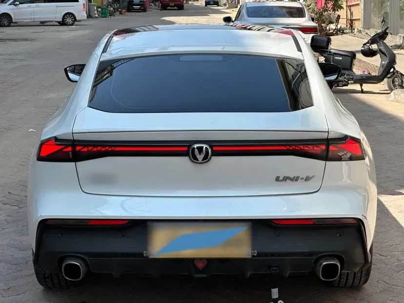 2022 ChangAn UNI-V 1.5T 188HP L4 7DCT,autocango,china used car exporter,china ev exporter,chinese used car exporter,chinese used ev exporter