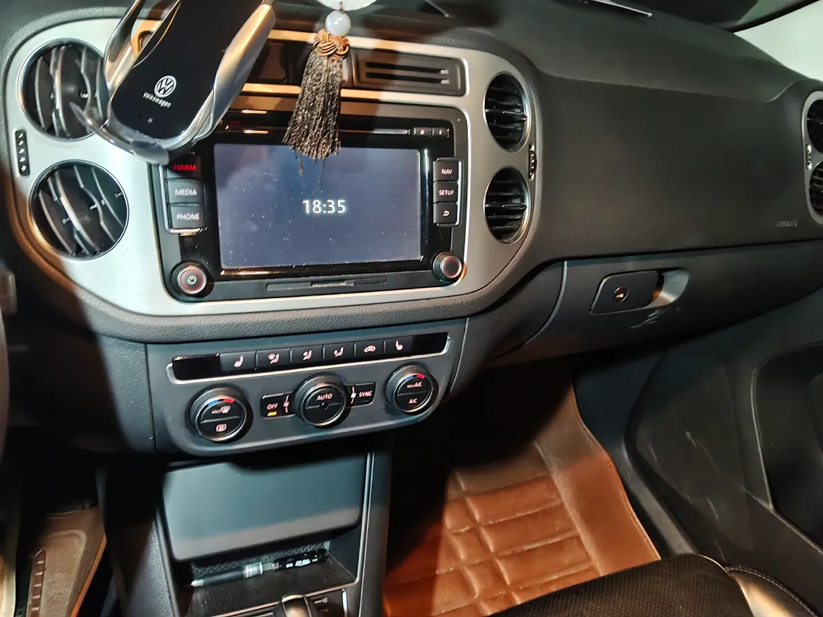 2013 Volkswagen Tiguan 1.8T 160HP L4 6AT,autocango,china used car exporter,china ev exporter,chinese used car exporter,chinese used ev exporter