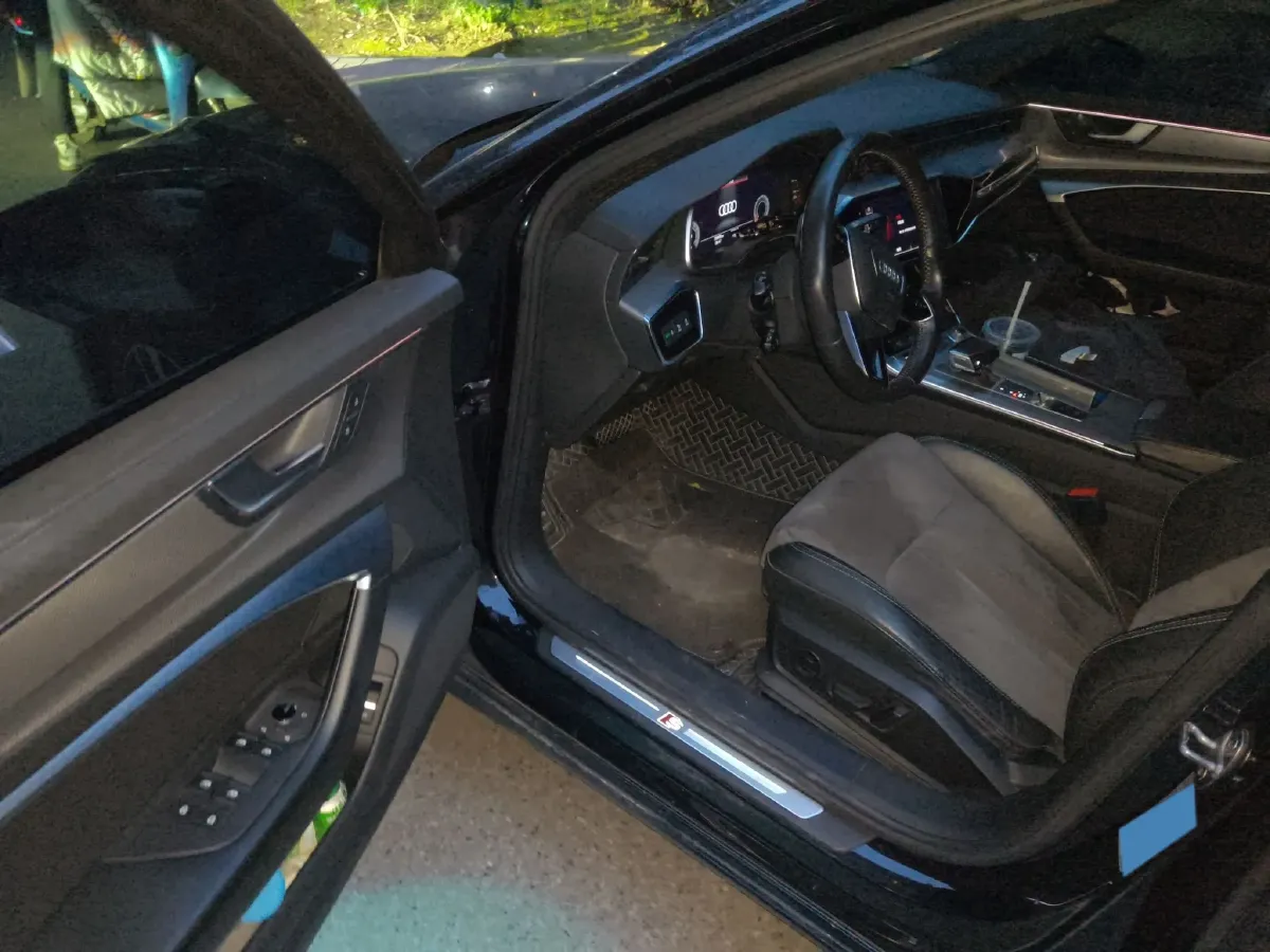 2021 Audi A6L 2.0T 190HP L4 7DCT,autocango,china used car exporter,china ev exporter,chinese used car exporter,chinese used ev exporter