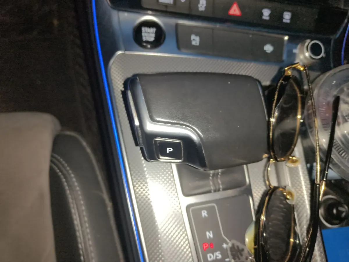 2021 Audi A6L 2.0T 190HP L4 7DCT,autocango,china used car exporter,china ev exporter,chinese used car exporter,chinese used ev exporter