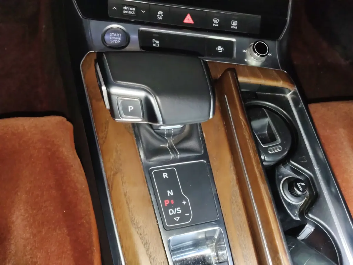 2019 Audi A6L 2.0T 224HP L4 7DCT,autocango,china used car exporter,china ev exporter,chinese used car exporter,chinese used ev exporter