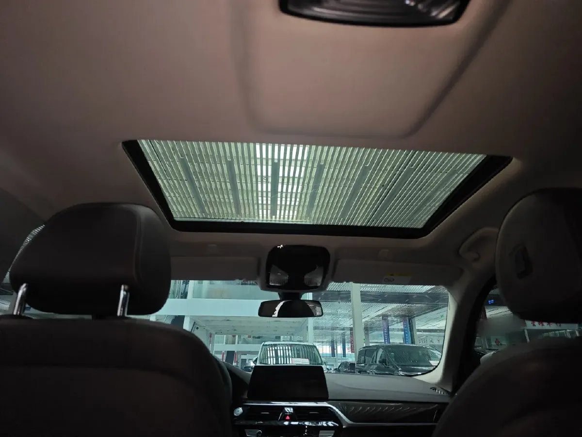 2020 BMW 5 Series 2.0T 184HP L4 8AT,autocango,china used car exporter,china ev exporter,chinese used car exporter,chinese used ev exporter