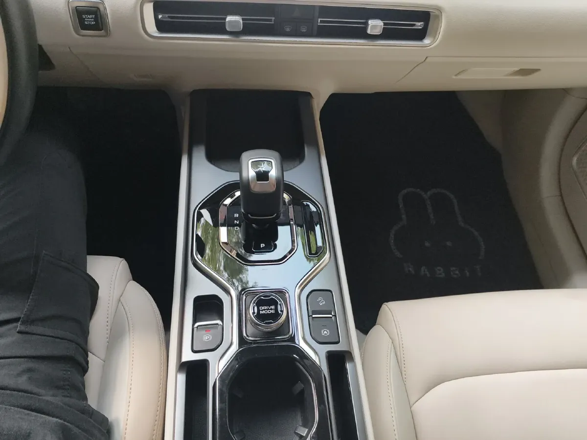 2025 Geely ICON 1.5T 181HP L4 7DCT,autocango,china used car exporter,china ev exporter,chinese used car exporter,chinese used ev exporter